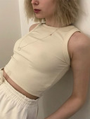 Top cu nervuri femei alb 2023 vara ocazional fitness vestă scurtă culori bomboane tricotat cu umăr dezactivat sexy crop top femei