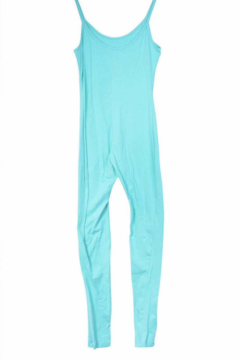 Tamprūs sportiniai kombinezonai, moteriški vasariniai kostiumai.