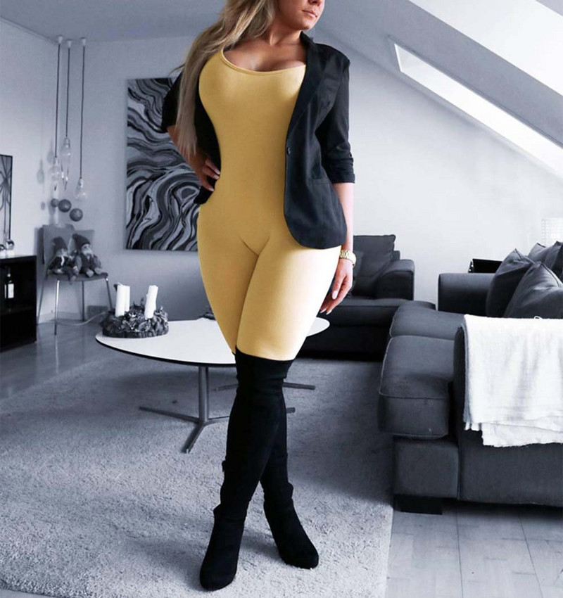 Tamprūs sportiniai kombinezonai, moteriški vasariniai kostiumai.