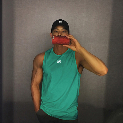 Ljetna muška odjeća velike veličine. Majice bez rukava. Majice bez rukava. Prsluk s kapuljačom. Muška majica za vježbanje. Fitness. Hip hop.