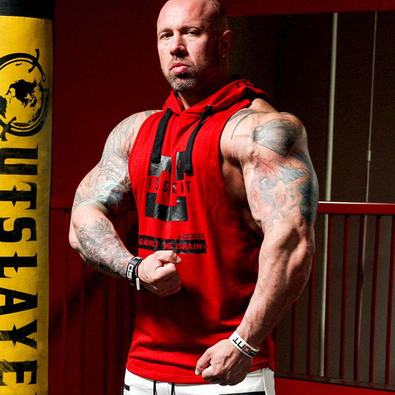 Vasaros kultūrizmo sportinė liemenė su gobtuvu.