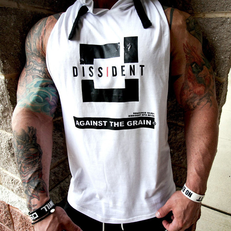 Vasaros kultūrizmo sportinė liemenė su gobtuvu.