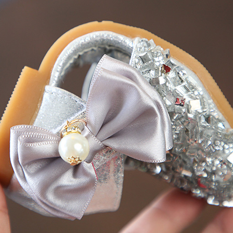 Сандал Musim Panas 2022 untuk Anak Perempuan Bayi Anak-anak Sol Lembut Sepatu BowtieGlitter Sandal Sandal Tali Pergelangan Kaki Sejuk