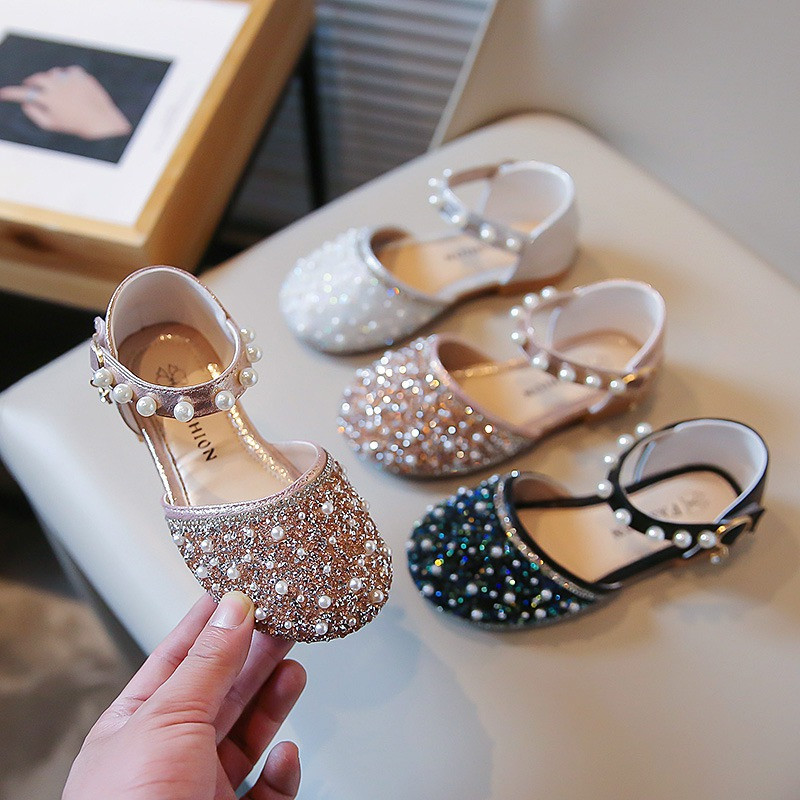 Sandal Putri Datar Anak Perempuan Musim Panas Sepatu Bayi Mutiara Berlian Imitasi Sederhana Retro Mode Sepatu Anak-anak Sandal Pesta Pernikahan
