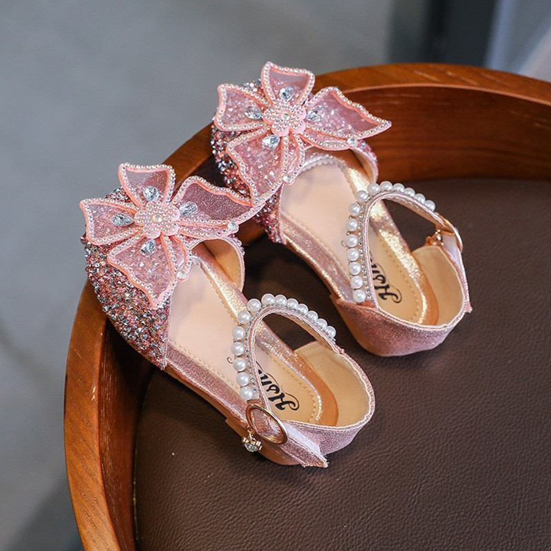 Sepatu Putri Pita Bayi Perempuan Gaya Módne sandále Kupu-kupu Berlian Imitasi Mutiara untuk Anak Perempuan Sepatu Pertunjukan Tari Payet untuk Anak-anak