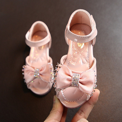 Baywell Sandal Anak-anak Perempuan Sepatu Putri Anak Perempuan Busur Kristal Sepatu Pertunjukan Tari Flat Mode Sandal Anak Baru Musim Panas
