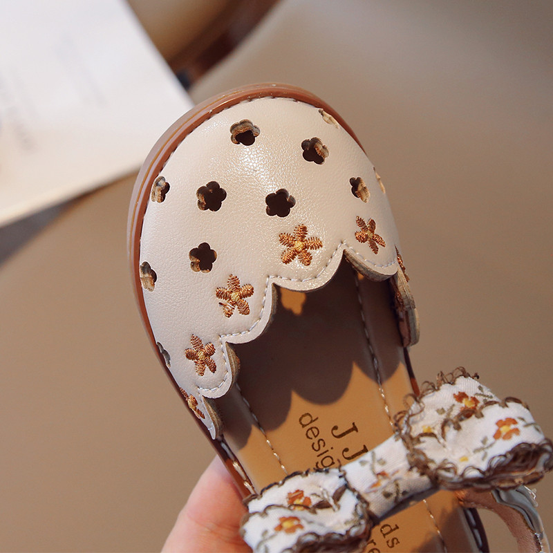 Ljetne sandale za djevojčice Emborider Cut-outs Cvjetić Dječji klizači Vintage Cover Prsti Bež Smeđe Prozračne 21-30 Dječje ravne cipele