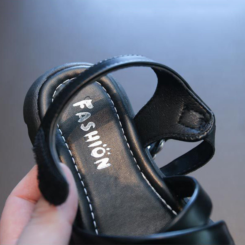 2023 Fashion Chain παπούτσια για παιδικά κορίτσια Μαύρα μπεζ καλοκαιρινά παπούτσια παραλίας για κορίτσια με μαλακό κάτω μέρος Παιδικά παπούτσια Princess sandals G02173