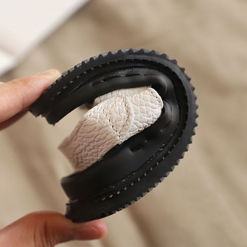 Suvised rannasandaalid poistele Korea stiilis 2023 Moodsad lastejalatsid PU-nahast libisemisvastased pehme tallaga lastejalatsid