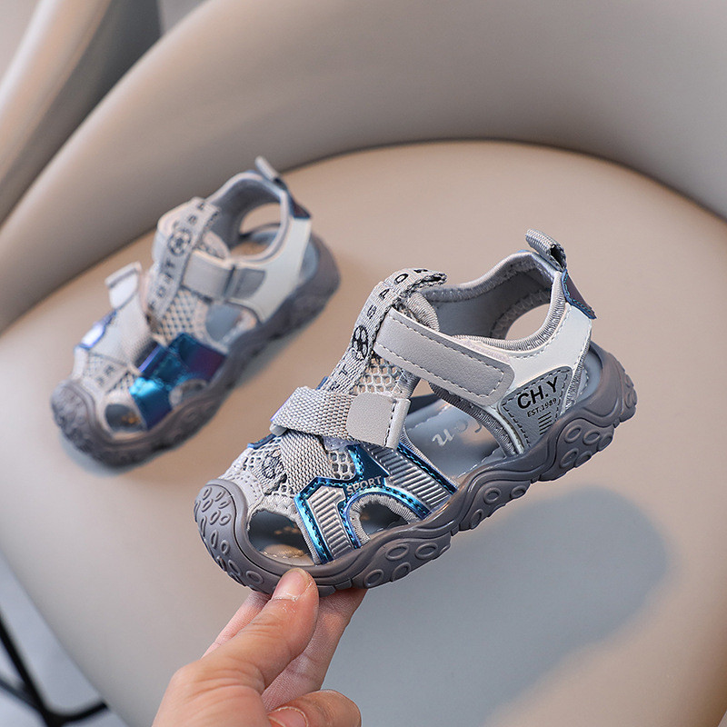 2023 Klasične crne sive sandale za dječake Ljetne sportske cipele s izrezima Dječje vanjske vrtove Zgodne dječje cipele G04171