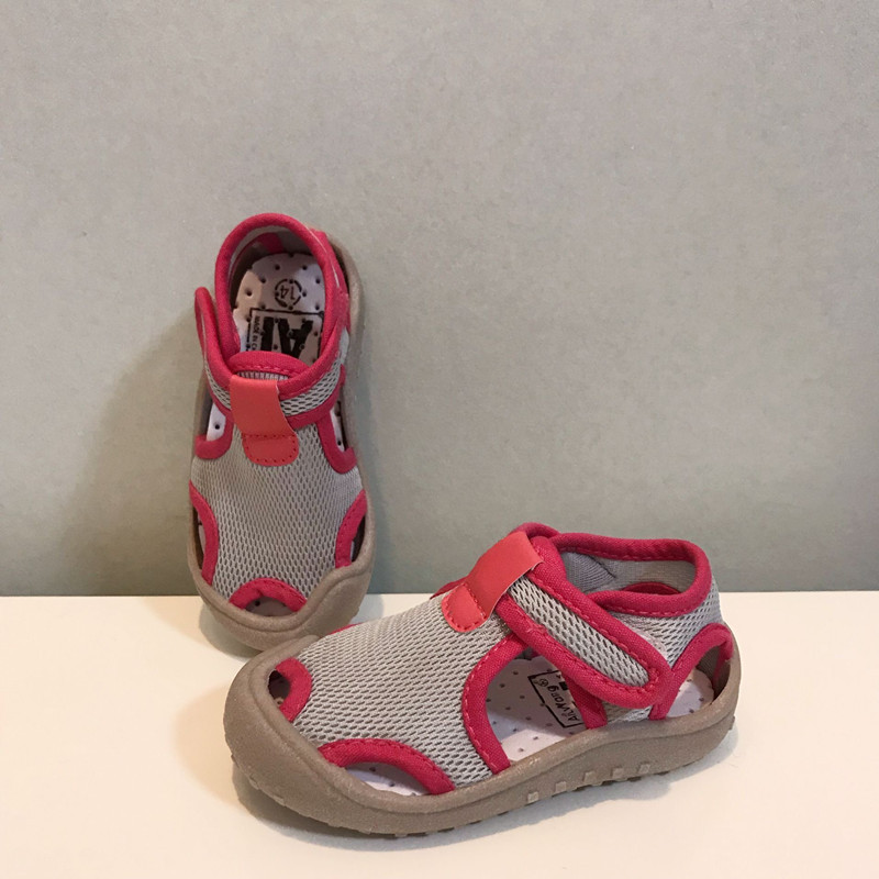 Vasariniai batai kūdikiams Kūdikių basutės berniukams mergaitėms laisvalaikio sportinės paplūdimio tinklinės basutės vaikams plokščios PVC minkštos padas, kratinys, vaikiški batai