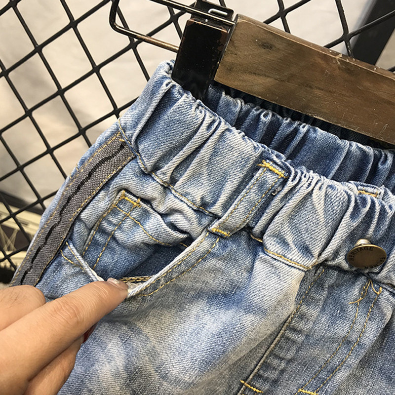 Korea stiilis uued laste teksad Kevad-sügis poisid Mood Hole sirge silinder vabaaja teksad elastne vöökoht lastele lahtised püksid