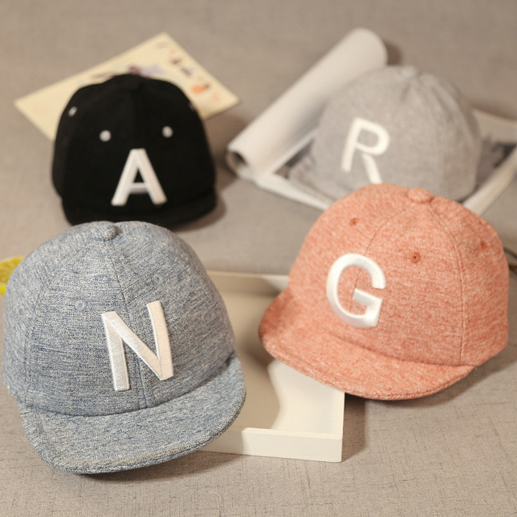 Babafiú baseballsapka puha eresz betűs baba sapka tavaszi nyár gyerekeknek lányoknak állítható napellenzős kalapok