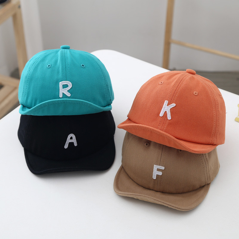 Nauja raidė Kūdikių kepurė berniukui mergaitėms beisbolo kepuraitės Reguliuojamos vientisos spalvos Pavasaris Vasara 3-24 mėn. Lauke Kepurės nuo saulės vaikams Vaikai