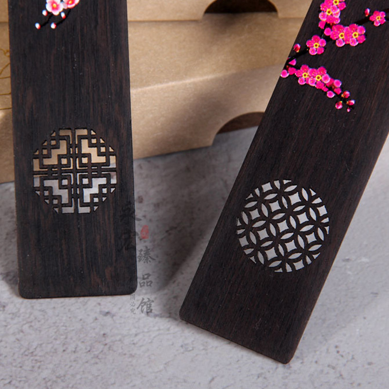 Kineski klasični stil Crtež u boji Plum Blossom Knjižna oznaka ebanovine Šuplja kreativna knjiga Isječak za učenike Školski pribor