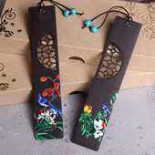 Retro Redwood Flowers Păsări Scobiți Semne de carte pandantiv cu ciucuri Semn de paginare din lemn pentru birou Rechizite pentru citire pentru studenți Papetarie