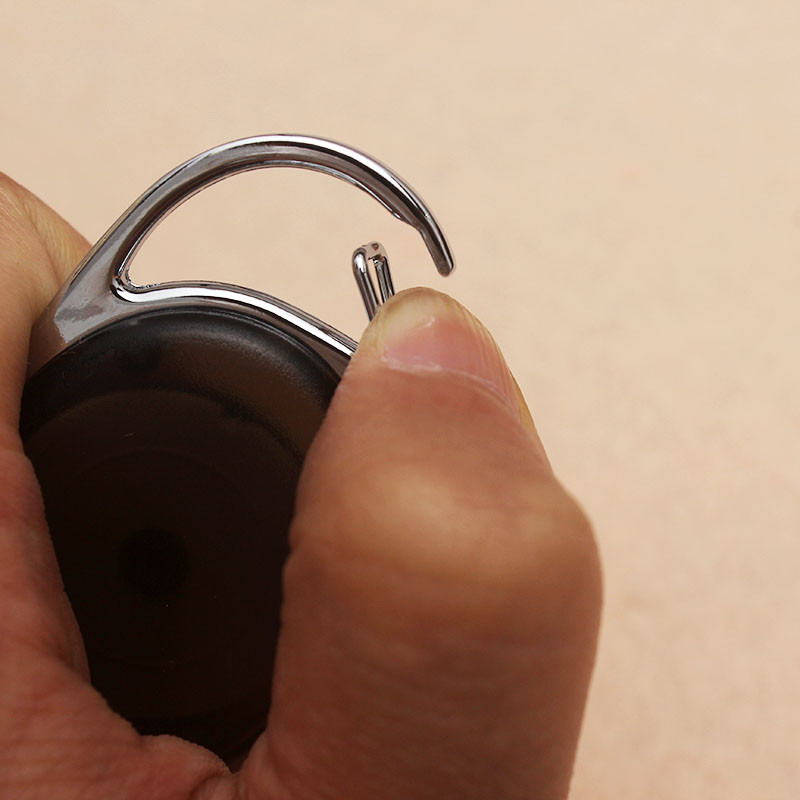 Juoda ištraukiama ištraukiama ženklelio ritė ABS plastiko simbolių keičiamo dydžio studentų slaugytojų parodos PU vizitinės kortelės ženklelio laikiklis