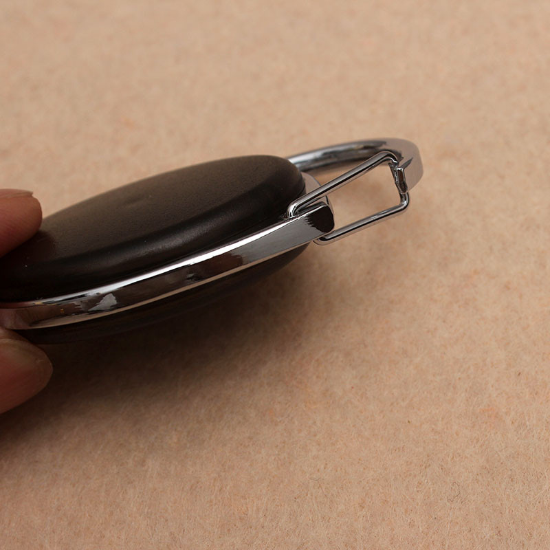 Juoda ištraukiama ištraukiama ženklelio ritė ABS plastiko simbolių keičiamo dydžio studentų slaugytojų parodos PU vizitinės kortelės ženklelio laikiklis