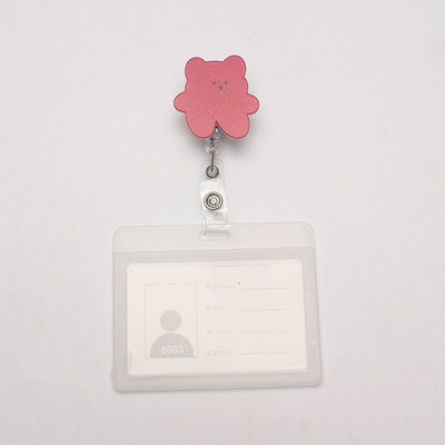 Saldainių spalvos braškių gėlės, ištraukiamos ženkliukų ritės, akrilas, studentų slaugytojos paroda, asmens tapatybės kortelės ženklelio laikiklis, raštinės reikmenys