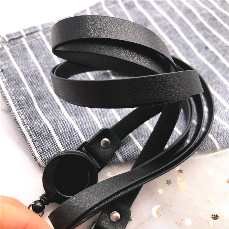 Skaidrus personalo identifikavimo vardas ir pavardė Ženkliukas ID kortelė Parodos kortelė su kaklo dirželiais Priedai Ženklelių rinkinys Virvelė