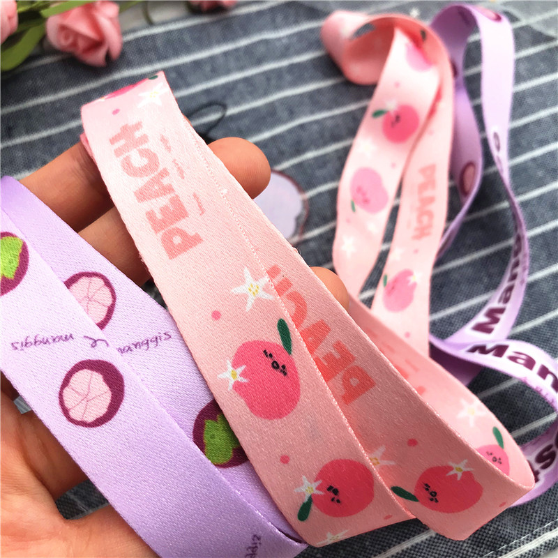 Анимационен сладък пластмасов калъф за държач, значка, прибираща се макара, ремък за врата