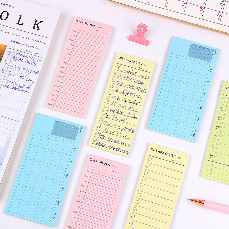 1 gab. Ikdienas iknedēļas mēneša plānotāja kontrolsaraksts Pārnēsājamas mazas grāmatu piezīmju lapiņas Līmlapiņas Kancelejas piederumi Skolas piederumi