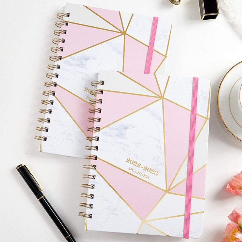 Klasisks A5 formāta skolotāju plānotāja biroja piezīmju grāmatiņa iknedēļas mēneša plānotājs ar ikmēneša rādītāja lapām, marmora tekstūras vāku