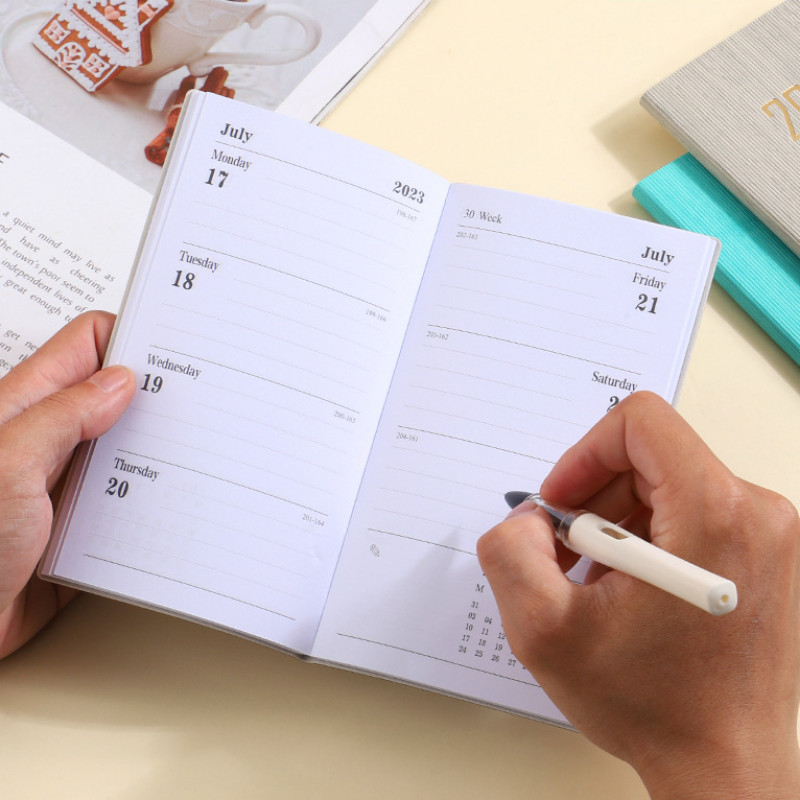 2023 Нов A7 A6 Бележник 365 дни Преносим джобен бележник Ежедневен седмичен дневен ред Ученически канцеларски материали Офис Училищни пособия