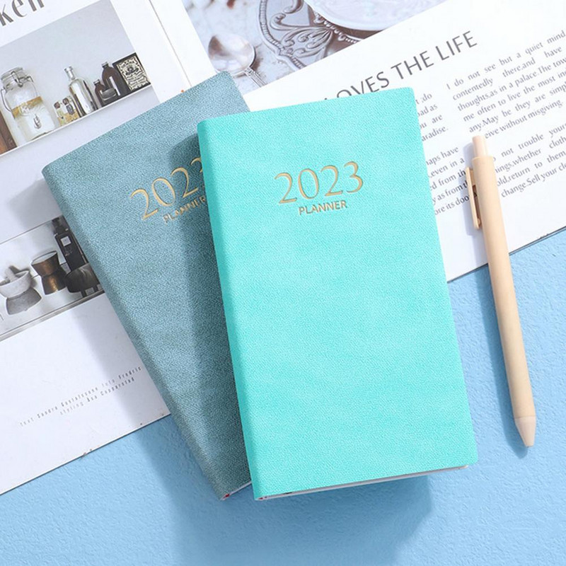 Plānošana ar teksturētu mākslīgās ādas vāku pārnēsājama piezīmju grāmatiņa birojam