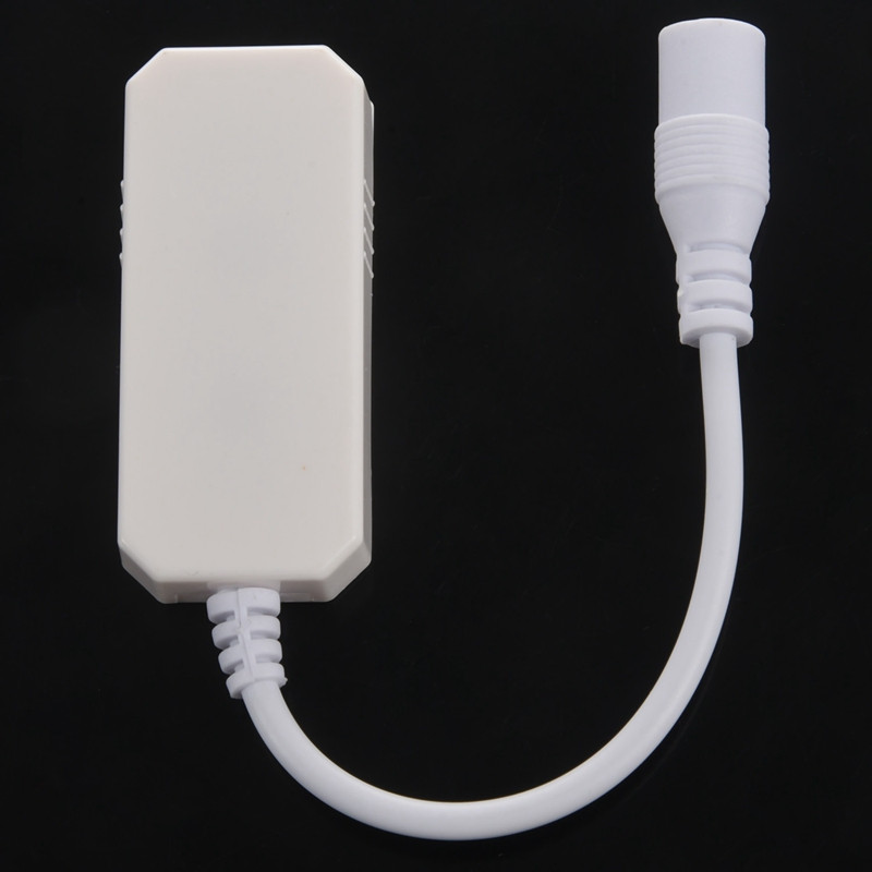 A LED-es WiFi távirányító együttműködik az Alexa/Google Home Voice Control 5050/3528 RGB LED-es szalagos lámpák váltása / fényerőszabályzó / időzítő / Sou rendszerrel