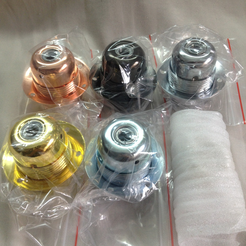 Σιδερένιο κεραμικό σιδερένιο κάλυμμα βάσης με πρίζα κεραμικής και πορσελάνης E27 βάση φωτιστικού με σκίαστρο με βάση 3 οπών