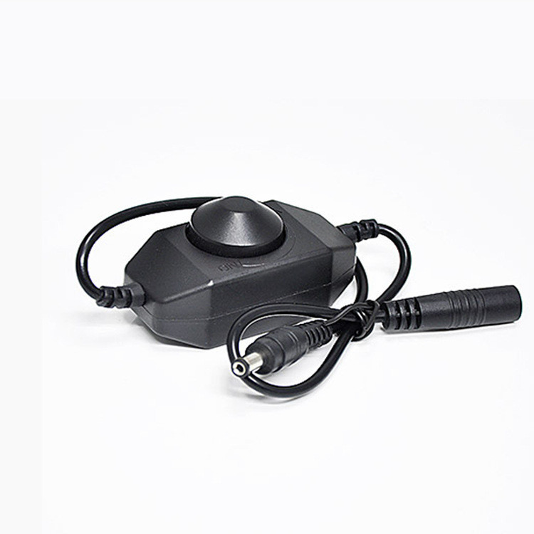 DC12-24V stmievač LED pásikov, regulátor jasu, konektor 2A 4A pre stmievanie jednofarebných LED pásikov DC12-24V