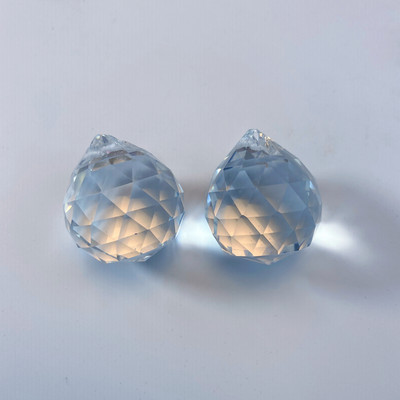 2 vnt. šviestuvų kristalų rutulys, blizgantis briaunotas stiklo pakabuko prizmės dalys Feng shui rutuliukai vaivorykštės saulės gaudyklės gaminimo reikmenys