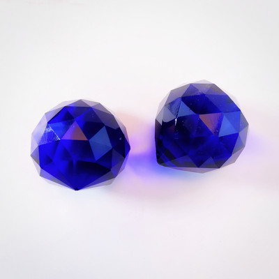 2 vnt. šviestuvų kristalų rutulys, blizgantis briaunotas stiklo pakabuko prizmės dalys Feng shui rutuliukai vaivorykštės saulės gaudyklės gaminimo reikmenys