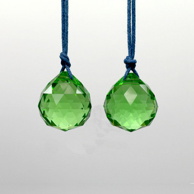 Топки от кристален полилей K9 с най-високо качество (безплатни пръстени) Многоцветно машинно изрязано и фасетирано стъкло 20 mm Фън Шуй сфери Направи си сам Ловец на слънце