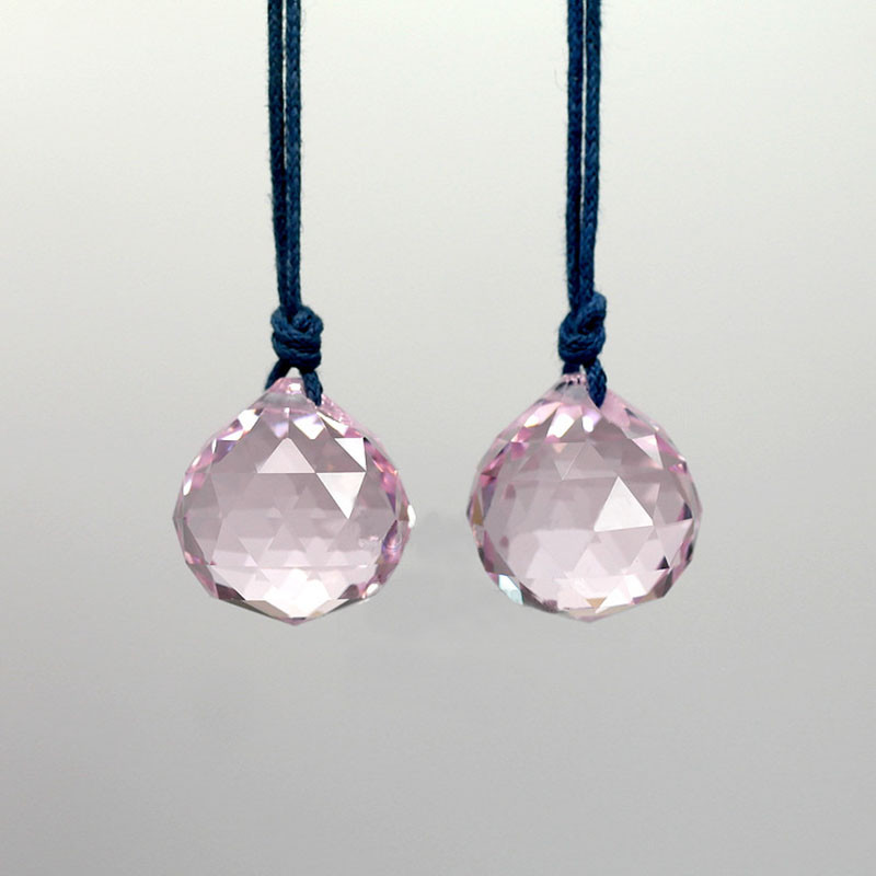 Топки от кристален полилей K9 с най-високо качество (безплатни пръстени) Многоцветно машинно изрязано и фасетирано стъкло 20 mm Фън Шуй сфери Направи си сам Ловец на слънце