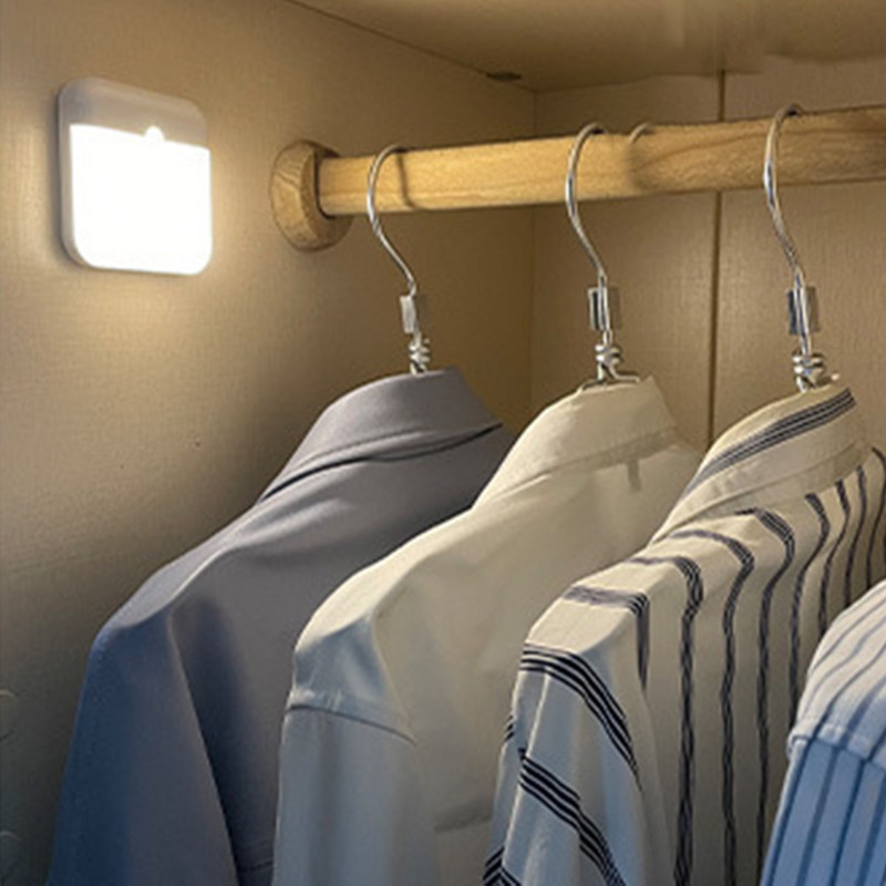 Judesio jutiklis LED naktinis apšvietimas USB įkraunamas pritemdomas naktinis šviestuvas miegamojo virtuvės spintelės apšvietimui belaidis spintos apšvietimas