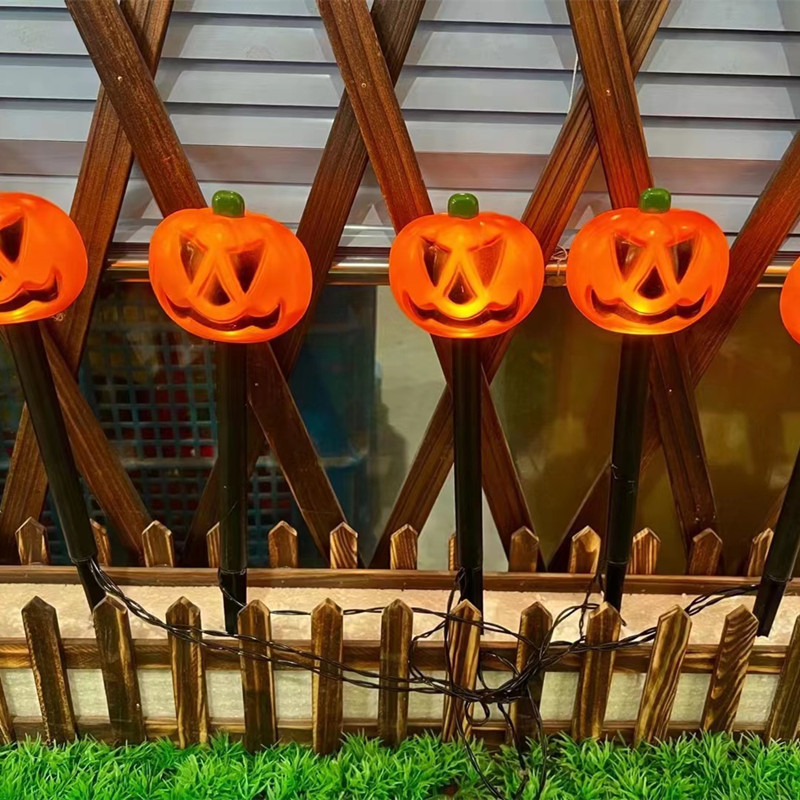 Halloweeni sütőtök karólámpák Napenergiával működő táj ösvénylámpák 1 5 karós készlet a Halloween udvari kerti dekorációhoz
