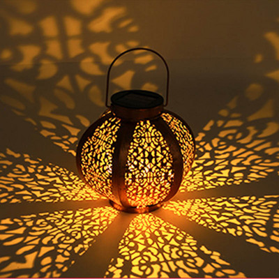 Retro LED solárna lampa s dutým lampášom, ručná závesná projektorová lampa, vonkajšia záhrada, vodotesná trávniková krajina