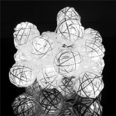 Rotango rutulinė kalėdinių lempučių styga 2,5M 20Leds šilta balta girlianda 3,2cm skersmens rutulys šventiniam dekoravimui Fairy Lamp Navidad