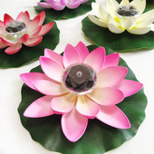 Ar saules enerģiju darbināma LED ziedu gaisma mākslīgā lotosa formas peldošā strūklakas dīķa dārza baseina lampa Led nakts gaisma Saules baseina gaisma