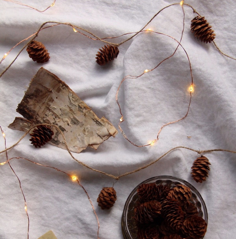 Ziemassvētku dekors priežu čiekuri auklas LED gaismiņas ar baterijām darbināmas pasaku gaismas Ziemassvētku eglītes un guļamistabas mājas dekorēšana