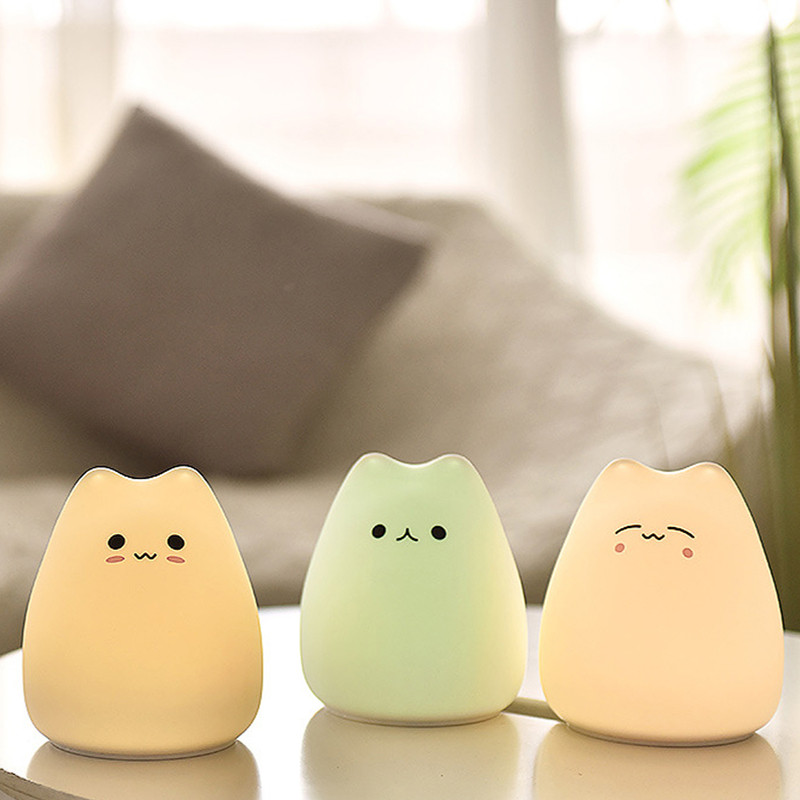Lampă de birou cu pisică drăguță de desene animate în 7 culori Lumină de noapte cu atingere, alimentată cu baterii, din silicon moale, pentru decor dormitor pentru copii