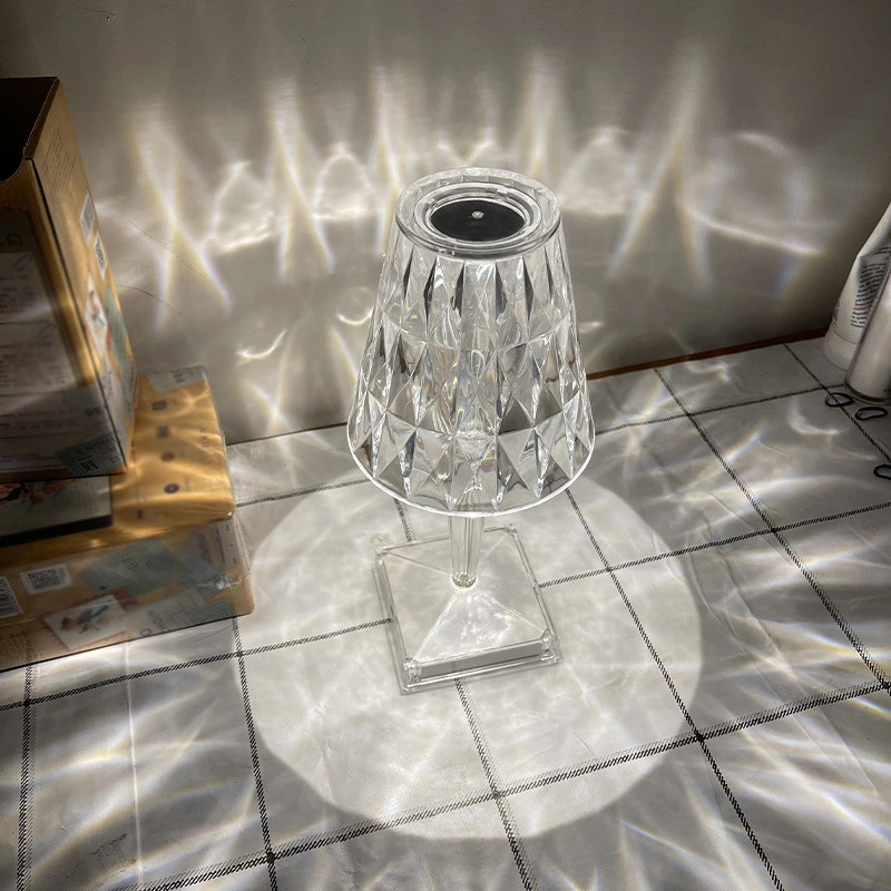 Guļamistabas gultas kristāla galda lampa radoša atmosfēras lampa akrila galda lampas bāra apgaismes ķermeņiem dāvanu LED nakts gaisma