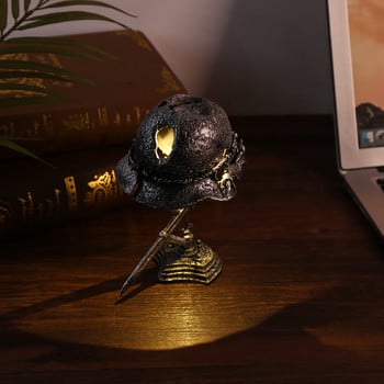 Κράνη επιτραπέζιου φωτιστικού War Relic Lamp Statue War Retro Resin Desk Lamp Αναμνηστικό