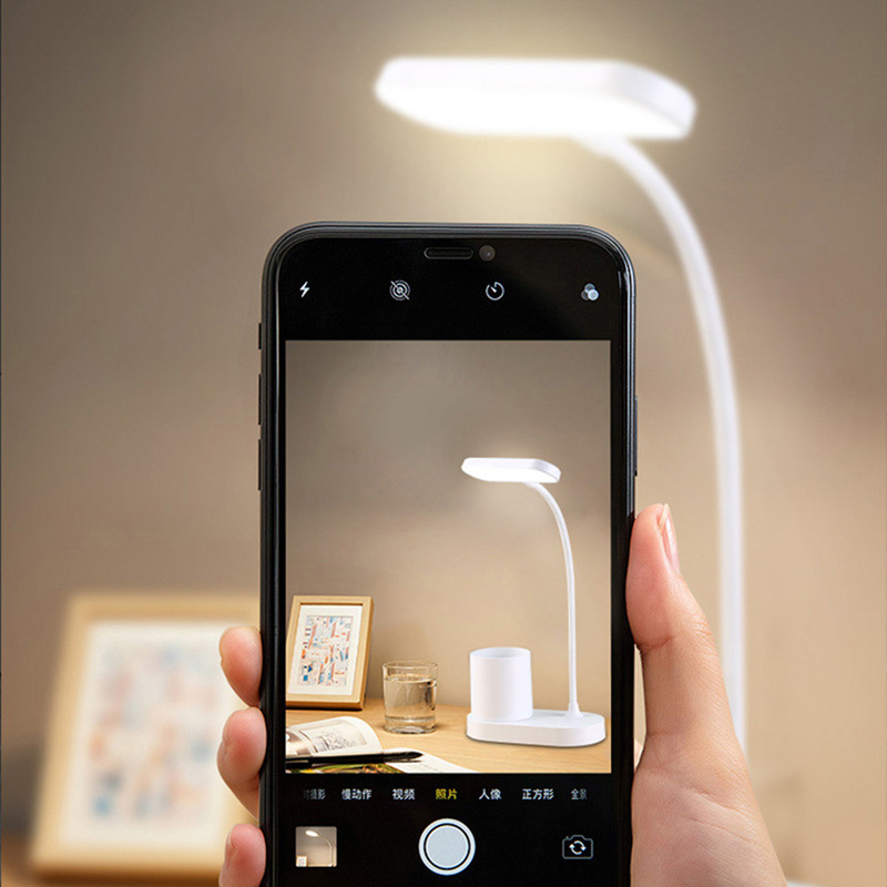 LED asztali lámpa tolltartóval, asztali lámpa számítógéphez/asztali számítógéphez - fehér, újratölthető, szemkímélő, rugalmas hattyúnyak, szabályozható