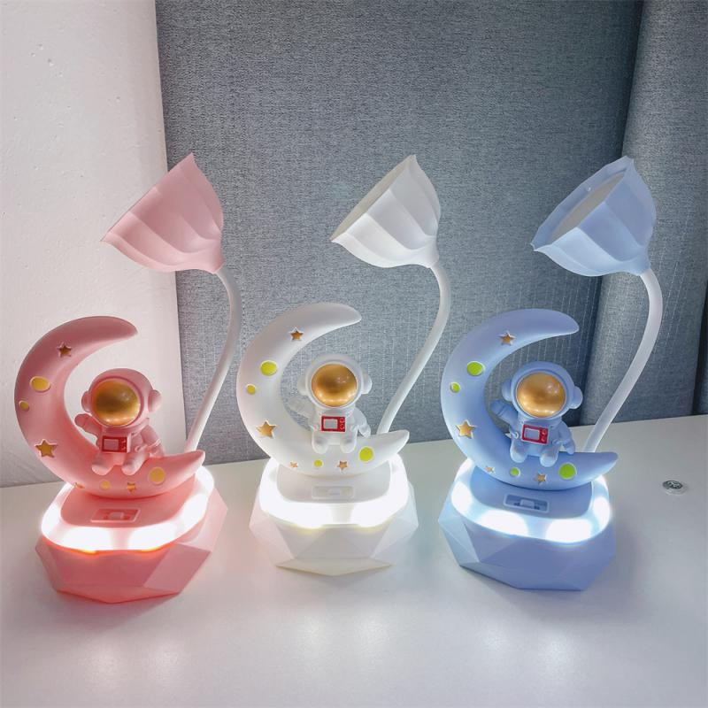 Uus multikas õpilaste LED, mis on ühendatud kahe õppiva magamistoaga voodi kõrval öövalgusti teise käiguga, astronauti ruumi kabiini laualamp