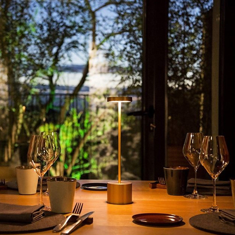 Belaidė stalinė lempa LED metalinė stalinė lempa USB įkraunamas ryškumas nakties šviesos lempa barui Viešbučio restorano darbalaukio apdaila