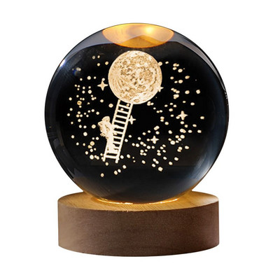 Unikali žėrinti planetinė galaktika astronautas krištolo rutulinis naktinis šviestuvas Medinis apšviestas pagrindo stovas žvaigždėtas projektoriai lempa prie lovos