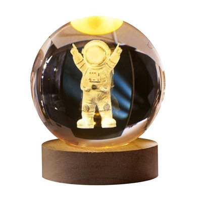 Unikali žėrinti planetinė galaktika astronautas krištolo rutulinis naktinis šviestuvas Medinis apšviestas pagrindo stovas žvaigždėtas projektoriai lempa prie lovos